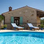 Marianne With Heated Pool