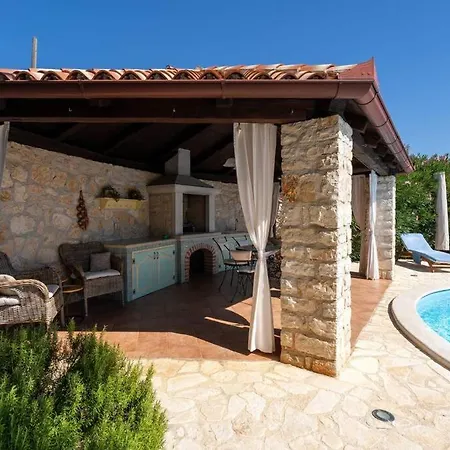 Marianne With Heated Pool Villa Mofardini