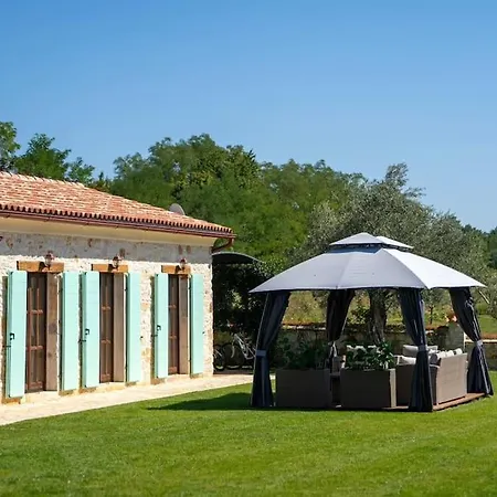 Villa Marianne With Heated Pool Mofardini