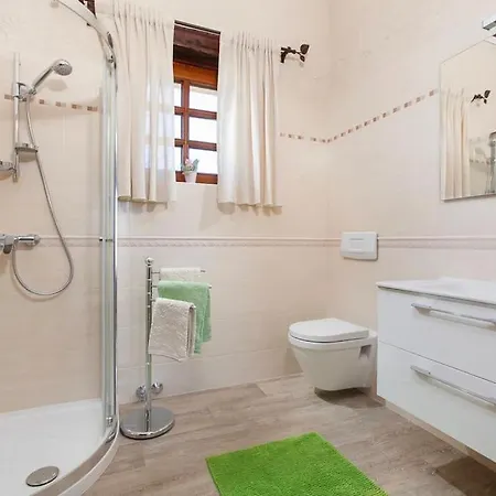 Villa Marianne With Heated Pool Mofardini