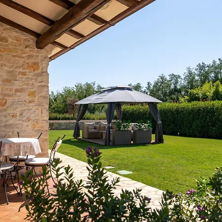 Marianne With Heated Pool Villa *