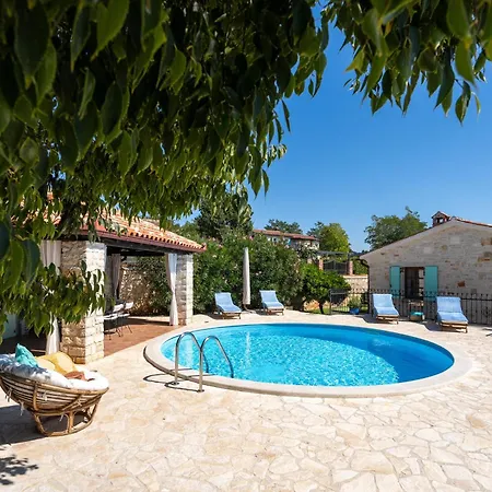 Marianne With Heated Pool