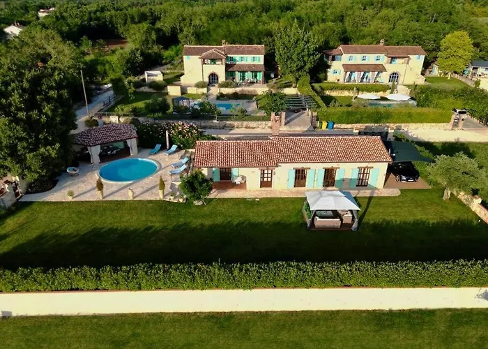 Marianne With Heated Pool * Mofardini