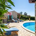 Villa Marianne With Heated Pool Mofardini