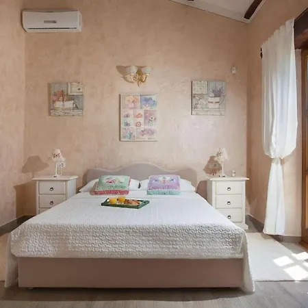 Villa Marianne With Heated Pool Mofardini