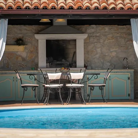 Villa Marianne With Heated Pool