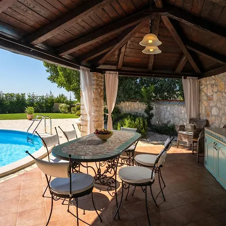 Villa Marianne With Heated Pool *