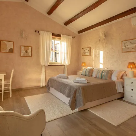 Marianne With Heated Pool Villa