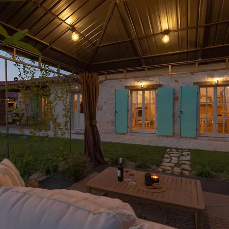Marianne With Heated Pool Villa *