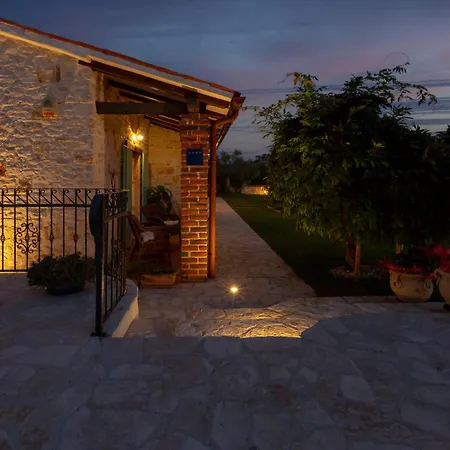 Villa Marianne With Heated Pool *