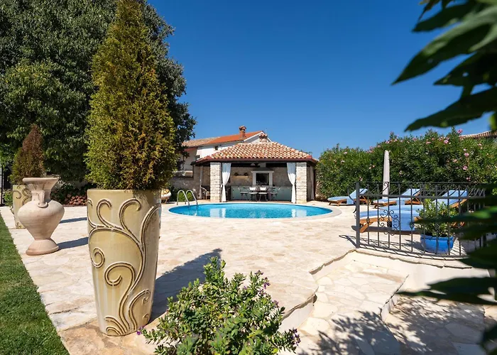 Marianne With Heated Pool Βίλα